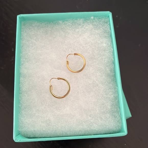 Small 14K gold hoop earrings - Picture 1 of 4